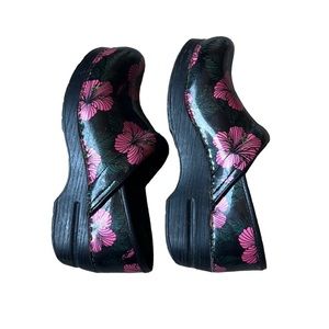 Dansko Women's Professional Pink Hibiscus Patent Leather Clog Size 37 US 7